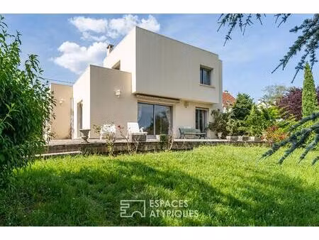 maison d'architecte au calme et avec une vue dégagée