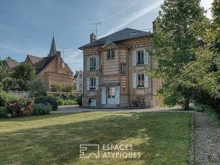 demeure bourgeoise rénovée avec maison annexe et jardin en centre-ville