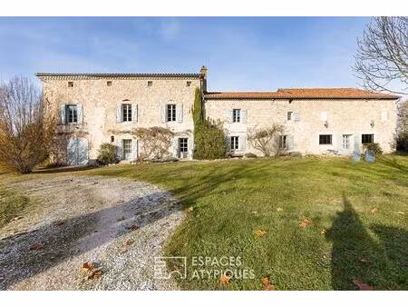 maison de caractère avec piscine et vue dégagée