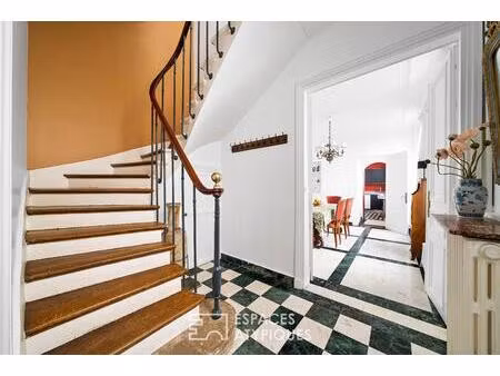 maison de ville au sein du quartier saint-philippe-du-roule