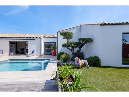 villa contemporaine avec piscine