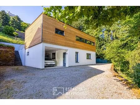 maison contemporaine entre vignes et forêts