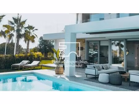 villa contemporaine avec piscine dans un cadre nature