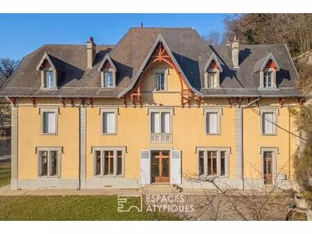 propriété d'exception adossée à la chartreuse et sa vue imprenable