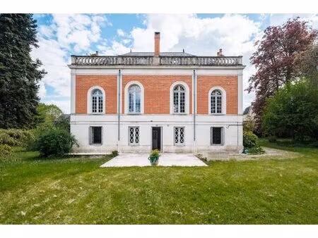 villa d'inspiration palladienne avec vue sur abbaye
