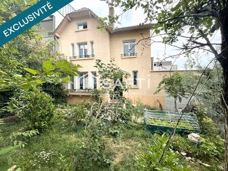 maison de famille avec garage et jardin