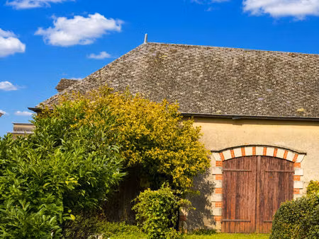 beaulieu sur layon - ancien chai en pierre à réhabiliter - un projet de caractère à façonn