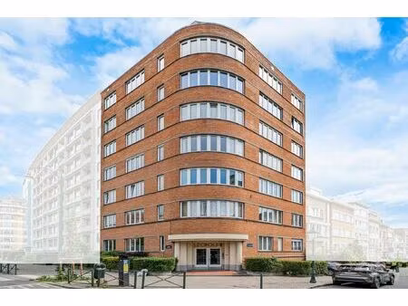 rez-de-chaussée à vendre à boulevard du jubilé 65 molenbeek-saint-jean (vbe31947)