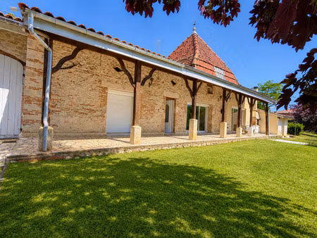 villeneuve-sur-lot  maison en pierre renovee avec grange