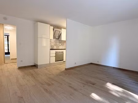 exclusivite - frejus-plage - studio - terrasse - résidence sécurisée avec piscine
