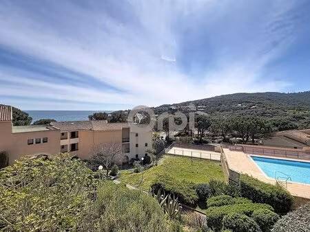 appartement vue mer les issambres proche plages résidence avec piscines