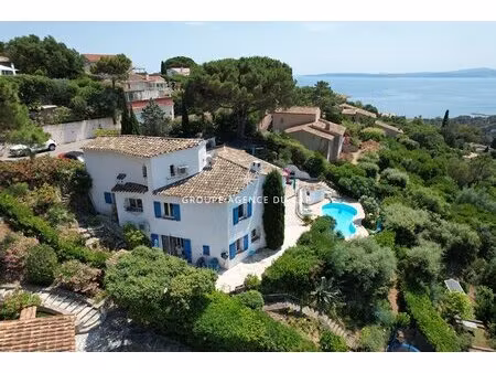 a vendre villa 6 chambres avec studio et 3 pieces independants vue mer exposition...