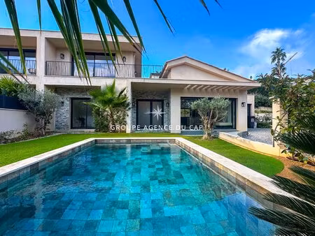 a vendre villa moderne 3 chambres piscine  a pied du centre ville sainte maxime