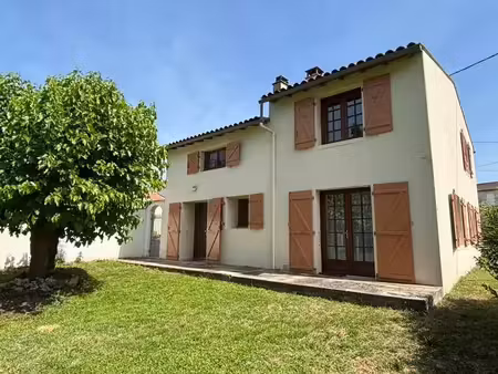 vente maison 5 pièces 111 m² à bords (17430)  175 000 €