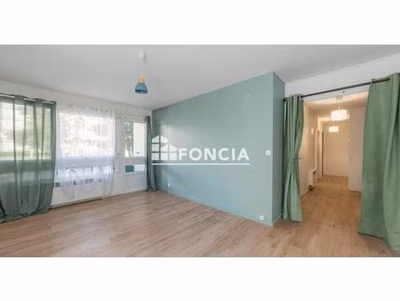 oullins montmein - appartement 3 pièces t3 avec balcon sur espaces verts dans une copropri