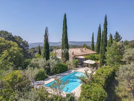 grande maison de charme avec une belle vue