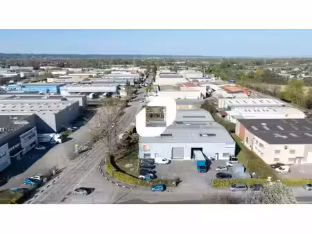 location local d’activités 575m² à 1254m²