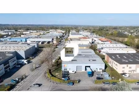 location local d'activités 575 m² à 1 254 m²
