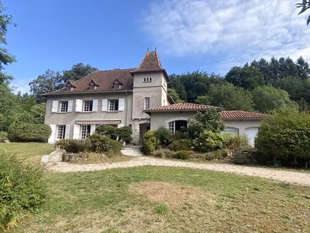 vente propriété 12 pièces 250 m² à latronquière (46210)  397 000 €