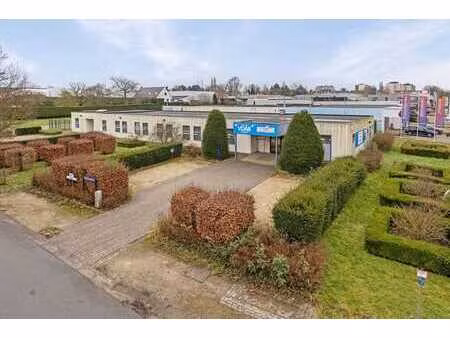 propriété commerciale (700 m²) à louer dans un emplacement p