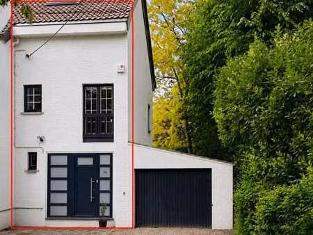 magnifique triplex rénové 1 chambre dans un coin prisé de li