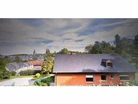 maison 4 façades sur 35 ares – centre de couvin