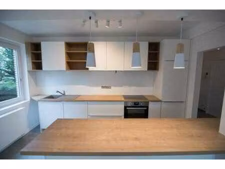 limite uccle - lumineux appartement 2ch entièrement rénové