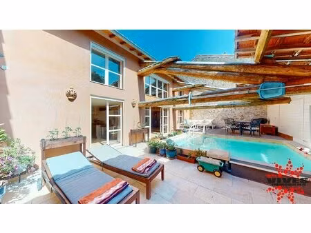 exceptionnelle : ancienne remise rénovée avec piscine et garage