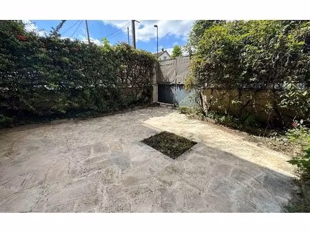 location appartement  m² t-1 à châtillon  786 €