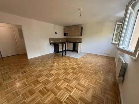 location appartement 1 pièce 33 m² à lyon 4 (69004)