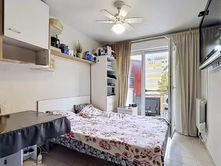 studio avec balcon riquier