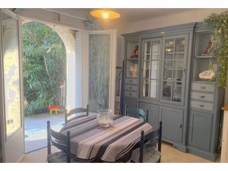 appartement 2 pièces à louer avec jardin  piscine et cave à uzès