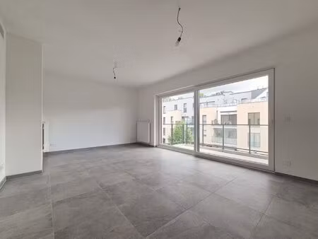 appartement à louer avec terrasse et 1 chambre   court-saint-étienne (vbe32110)
