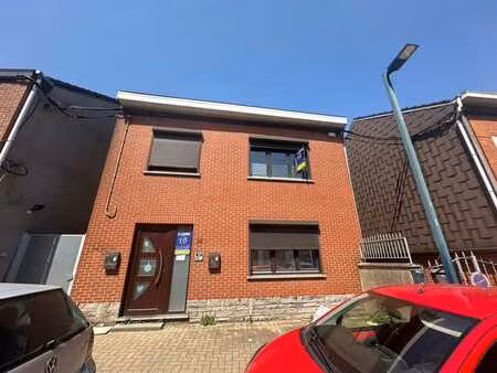 découvrez ce spacieux appartement lumineux offrant de beaux