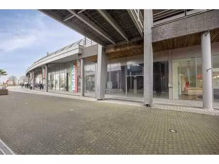 propriété commerciale d'environ 425 m² à louer à un emplacem