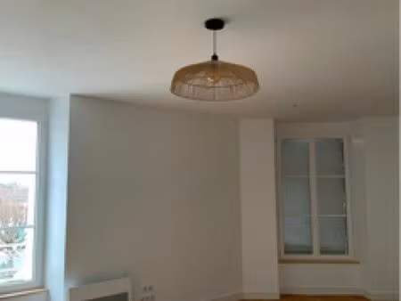 à louer – appartement t2 de 70 m² entièrement rénové ◊ 6 place de la victoire – 24490 la r