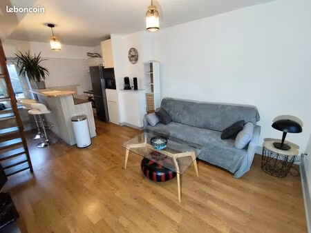 superbe t3 meublé rénové – 47 m² – champs de mars – très lumineux