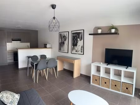 grand t2 avec jardin  résidence piscine de septembre à fin juin