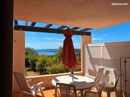 t2 meublé avec vue mer  terrasse et piscine – bail mobilité – sainte-maxime  coteaux de la