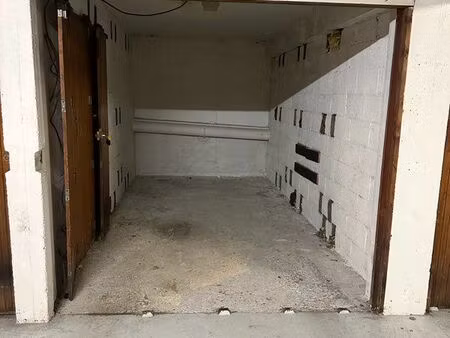 box fermé / parking fermé