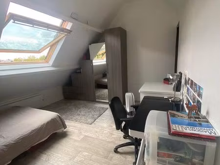 grande chambre 18m2 à louer pour étudiant(e) chez l'habitant