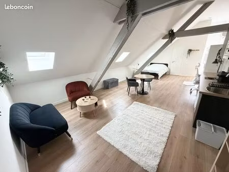 studio rénové à neuf et meublé