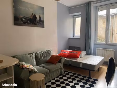 studio meuble 21m² etudiant(e) lycée clémenceau  livet  iut  école pivaut