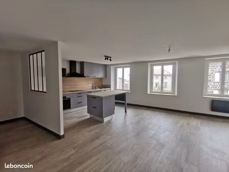 appartement de type t3 d’environ 69 m² refait à neuf avec garage et petite terrasse