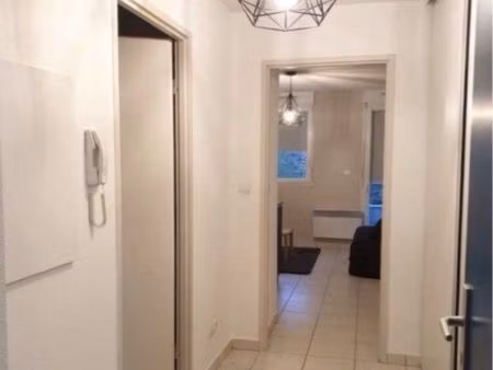 studio rénové 500m du campus u
