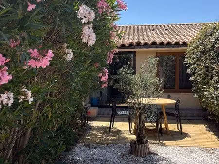 maison meublée avec cour dispo du 1/9 au 30/6