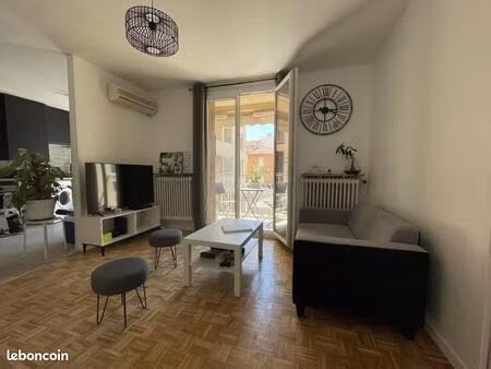 chambre 1 pièce 77 m²