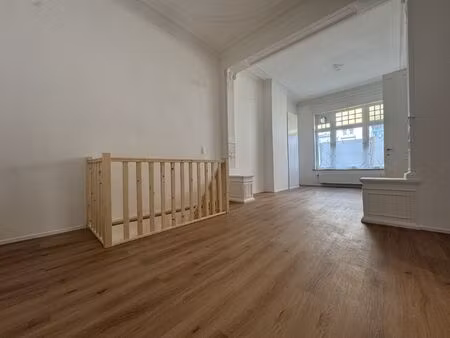 appartement à louer avec 1 chambre   saint-gilles (vbe32114)