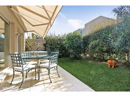 valbonne – élégant appartement rénové avec jardin dans un environnement privilégié