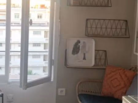 à louer petite chambre indépendante